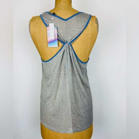 Tresics Luxe Twist Back Tank Top, Athletic Top, NWT, Size Medium, Gray with Blue - Picture 10 of 10